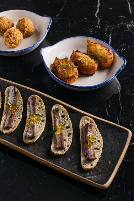 Kimpton Vividora presenta el plan perfecto para celebrar la tradición catalana de Sant Jordi en Casa de Vivi al más puro estilo Vividora