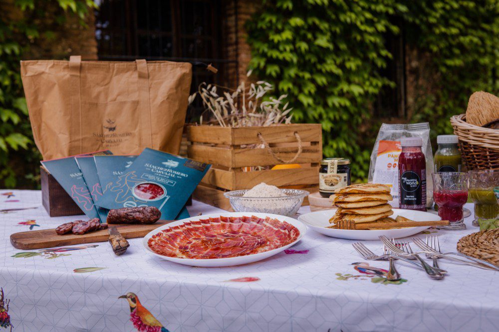 Sánchez Romero Carvajal & Pilar Ferrer lanzan un pack de edición limitada para disfrutar del mejor brunch al aire libre este verano