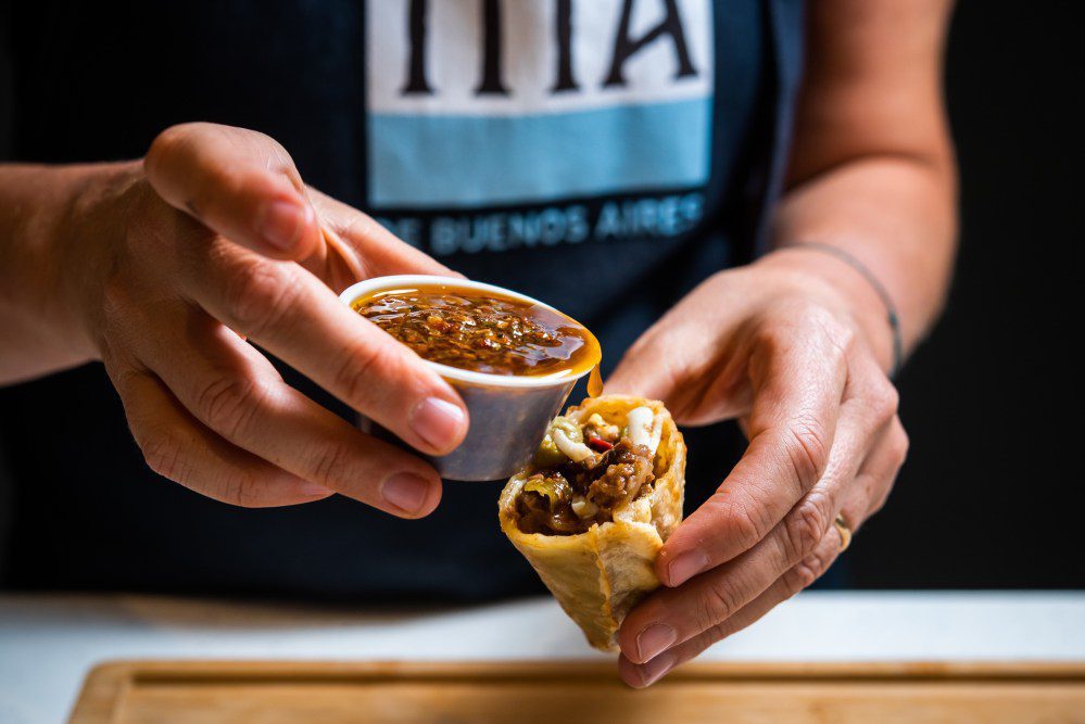 Chimichurri, la salsa preferida para acompañar cualquier carne