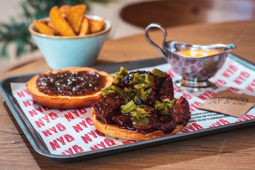 New York Burger cumple 14 años y lo celebra con la Brisket Tower, limonadas y un programa de fidelización