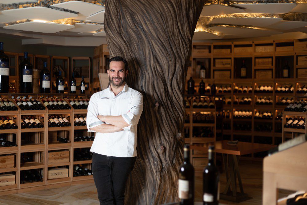 Mario Sandoval recibe el Premio al Mejor Chef en la 50ª edición ACYRE