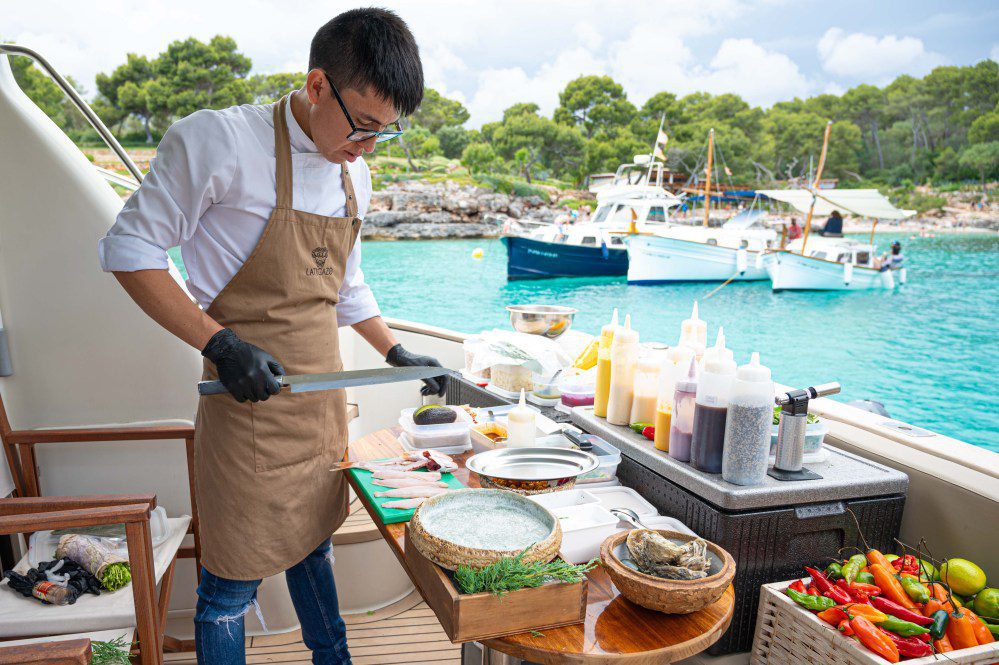 Latigazo: el primer restaurante nikkei de Cala D’or, con servicio exclusivo de cocina en directo para yates