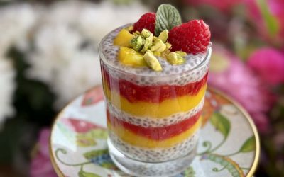 Pudín de chía con mango y frambuesas