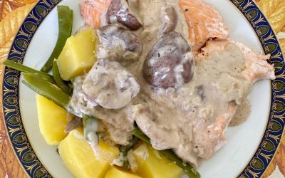 Salmón con salsa de champiñones