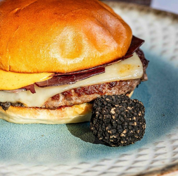 Día de la hamburguesa: dos propuestas fuera del circuito habitual